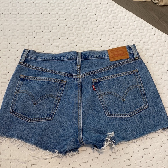 Levi’s 501 Jean shorts - Picture 2 of 2